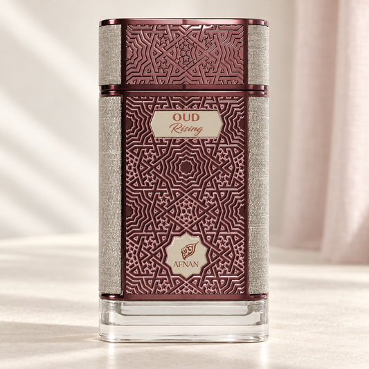 AFNAN - OUD RISING, flacone frontale centrale ravvicinato con sfondo leggero
