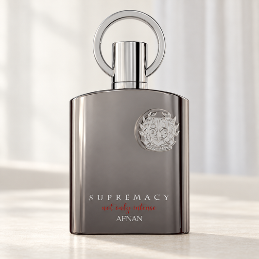 AFNAN - SUPREMACY NOT ONLY INTENSE, flacone frontale centrale ravvicinato con sfondo leggero