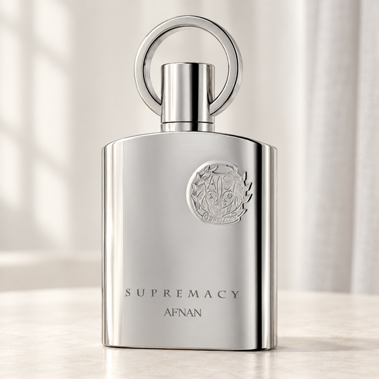AFNAN - SUPREMACY SILVER, flacone frontale centrale ravvicinato con sfondo leggero