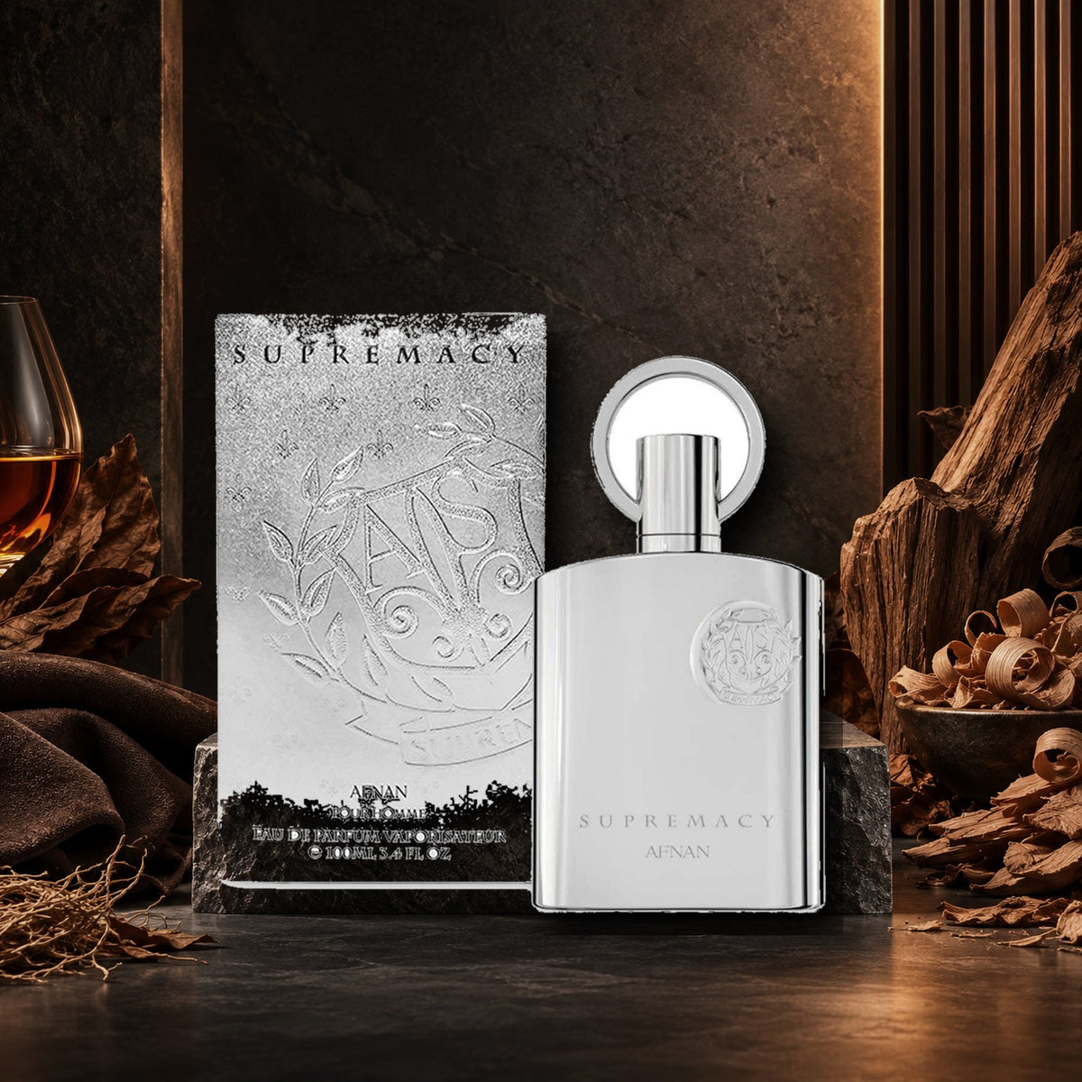 AFNAN - SUPREMACY SILVER - dettaglio in ambientazione legnosa e ambrata