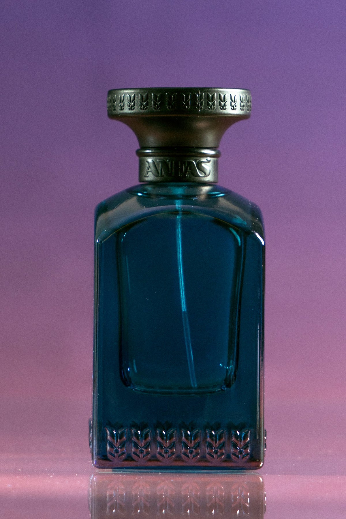 ANFAS SAMA — flacone blu in luce viola; fotografia ufficiale ANFAS