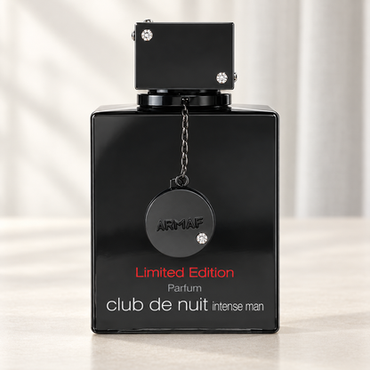 ARMAF - CLUB DE NUIT INTENSE MAN LIMITED EDITION, flacone frontale centrale ravvicinato con sfondo leggero