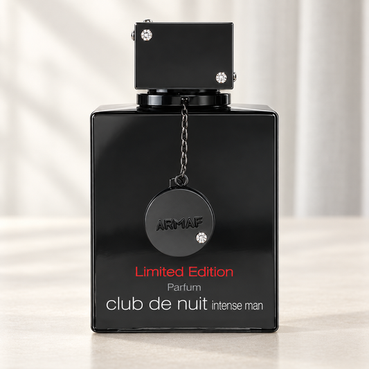 ARMAF - CLUB DE NUIT INTENSE MAN LIMITED EDITION, flacone frontale centrale ravvicinato con sfondo leggero