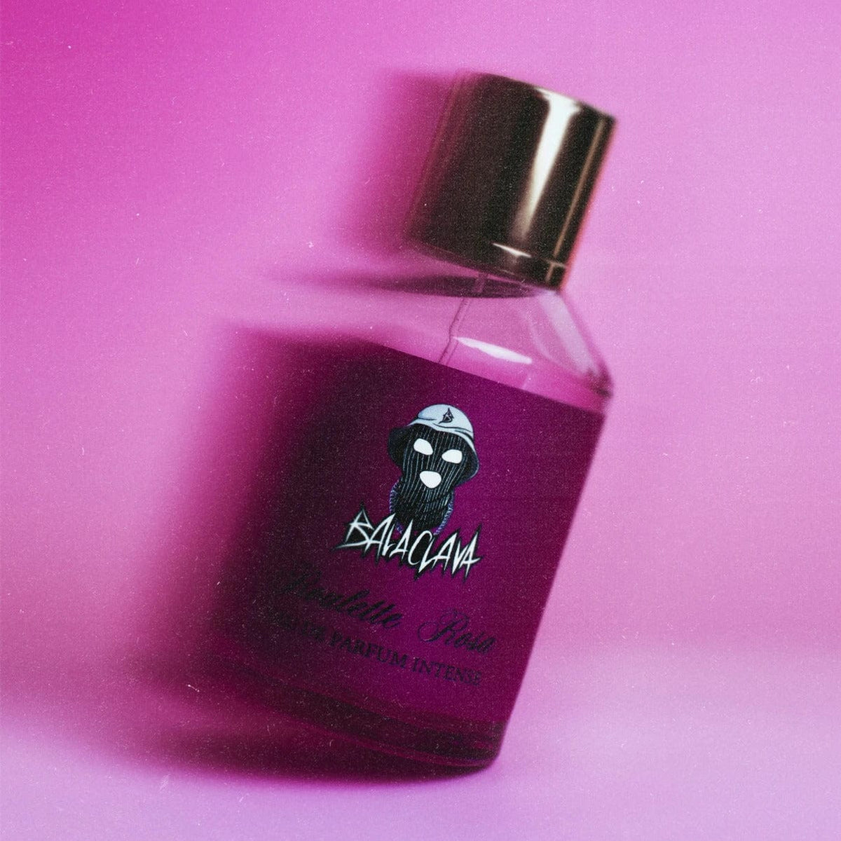 Balaclava Roulette Rosa 100 ml su sfondo rosa coordinato