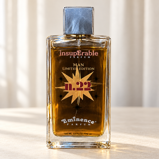 EMINENCE - INSUPERABLE MAN NO. 22, flacone frontale centrale ravvicinato con sfondo leggero
