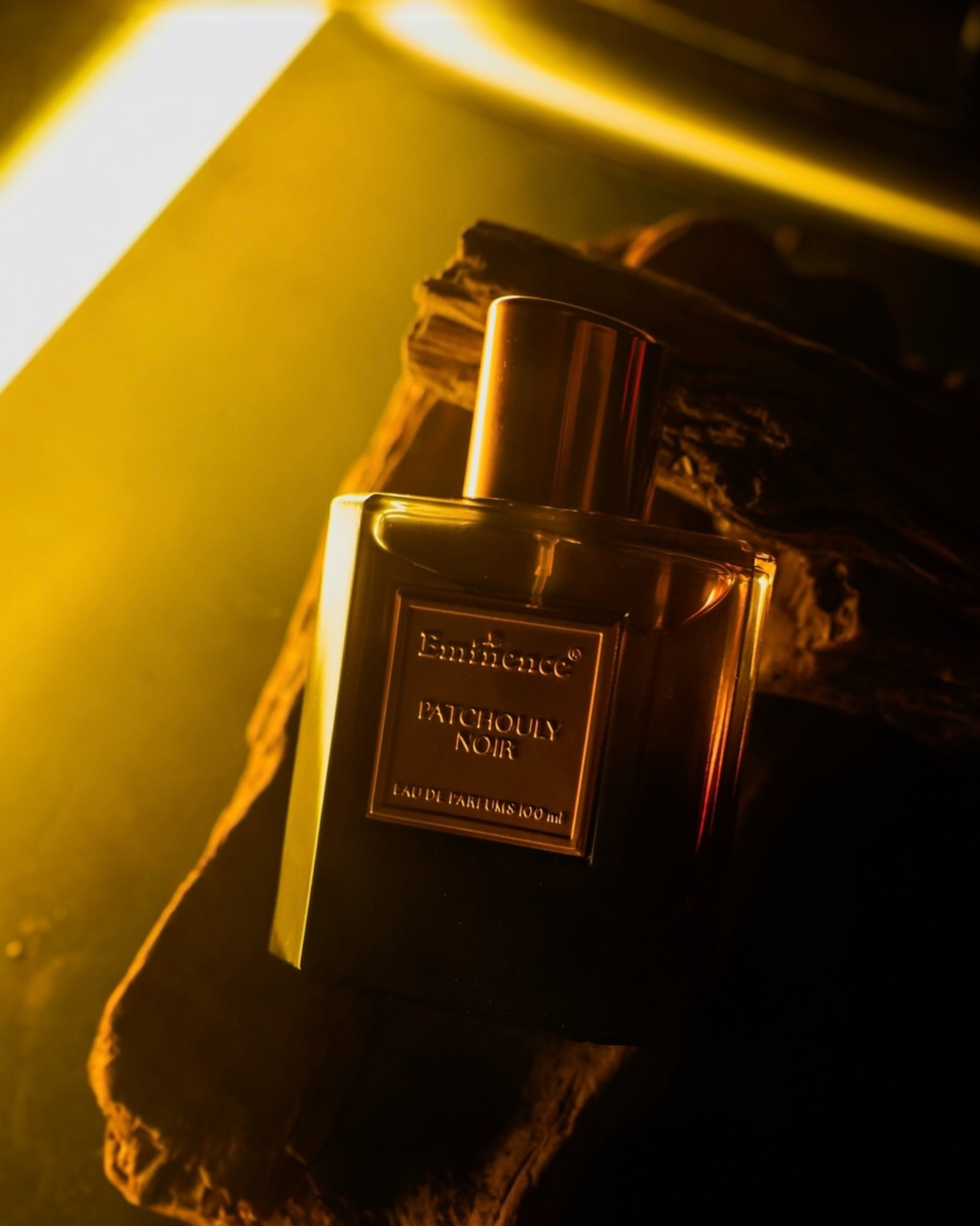 Eminence Patchouly Noir 100 ml – flacone ambrato su legno