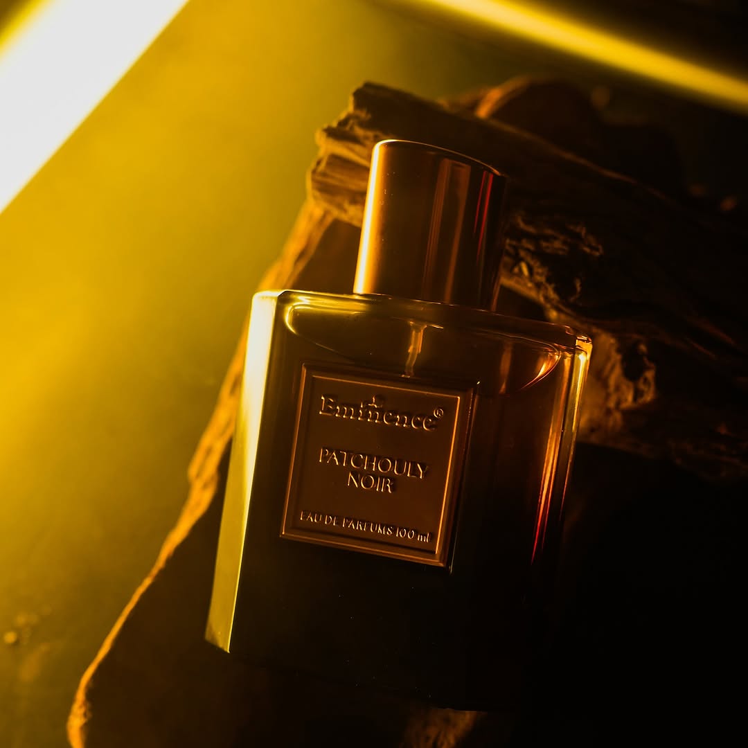 Eminence Patchouly Noir 100 ml – dettaglio del flacone in luce dorata
