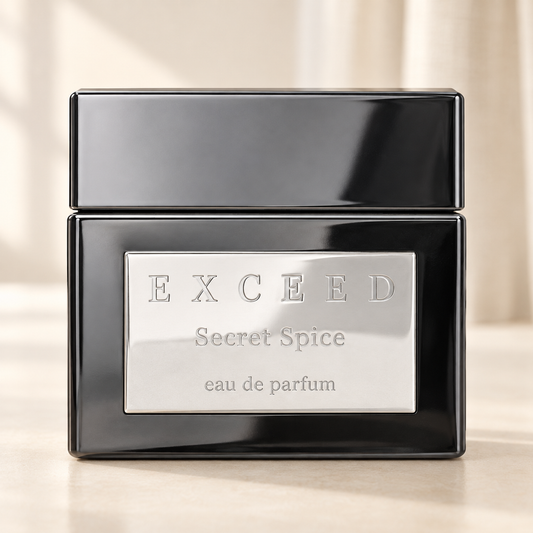 EXCEED - SECRET SPICE, flacone frontale centrale ravvicinato con sfondo leggero