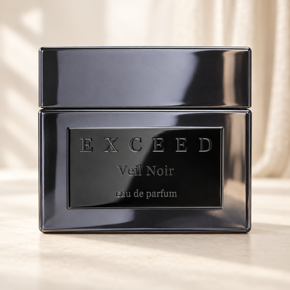 EXCEED - VEIL NOIR, flacone frontale centrale ravvicinato con sfondo leggero