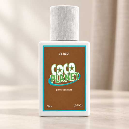 FLUEZ - COCO PLANET, flacone frontale centrale ravvicinato con sfondo leggero