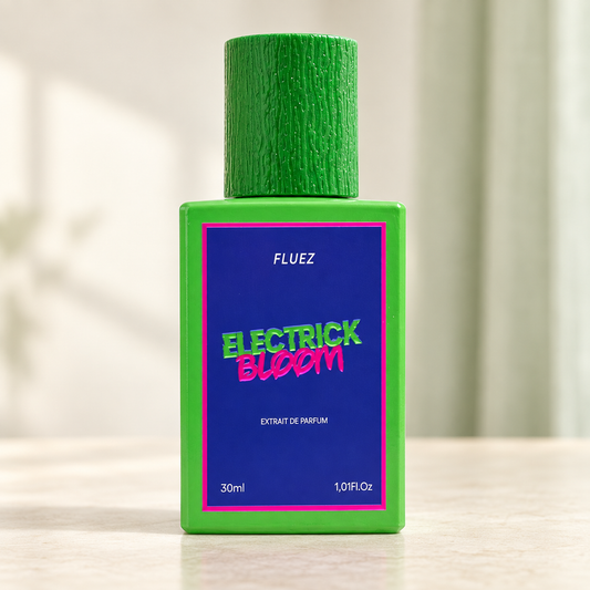 FLUEZ - ELECTRICK BLOOM, flacone frontale centrale ravvicinato con sfondo leggero