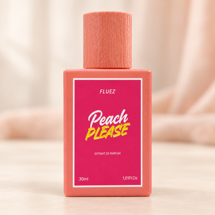 FLUEZ - PEACH PLEASE, flacone frontale centrale ravvicinato con sfondo leggero