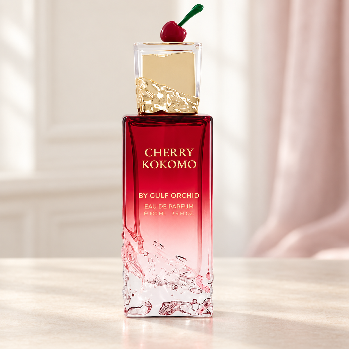 GULF ORCHID - CHERRY KOKOMO, flacone frontale centrale ravvicinato con sfondo leggero