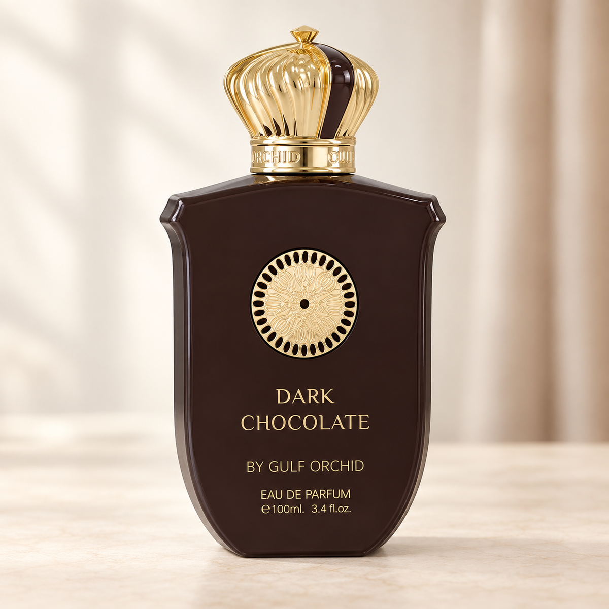 GULF ORCHID - DARK CHOCOLATE, flacone frontale centrale ravvicinato con sfondo leggero