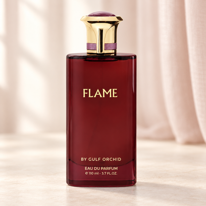 GULF ORCHID - FLAME, flacone frontale centrale ravvicinato con sfondo leggero