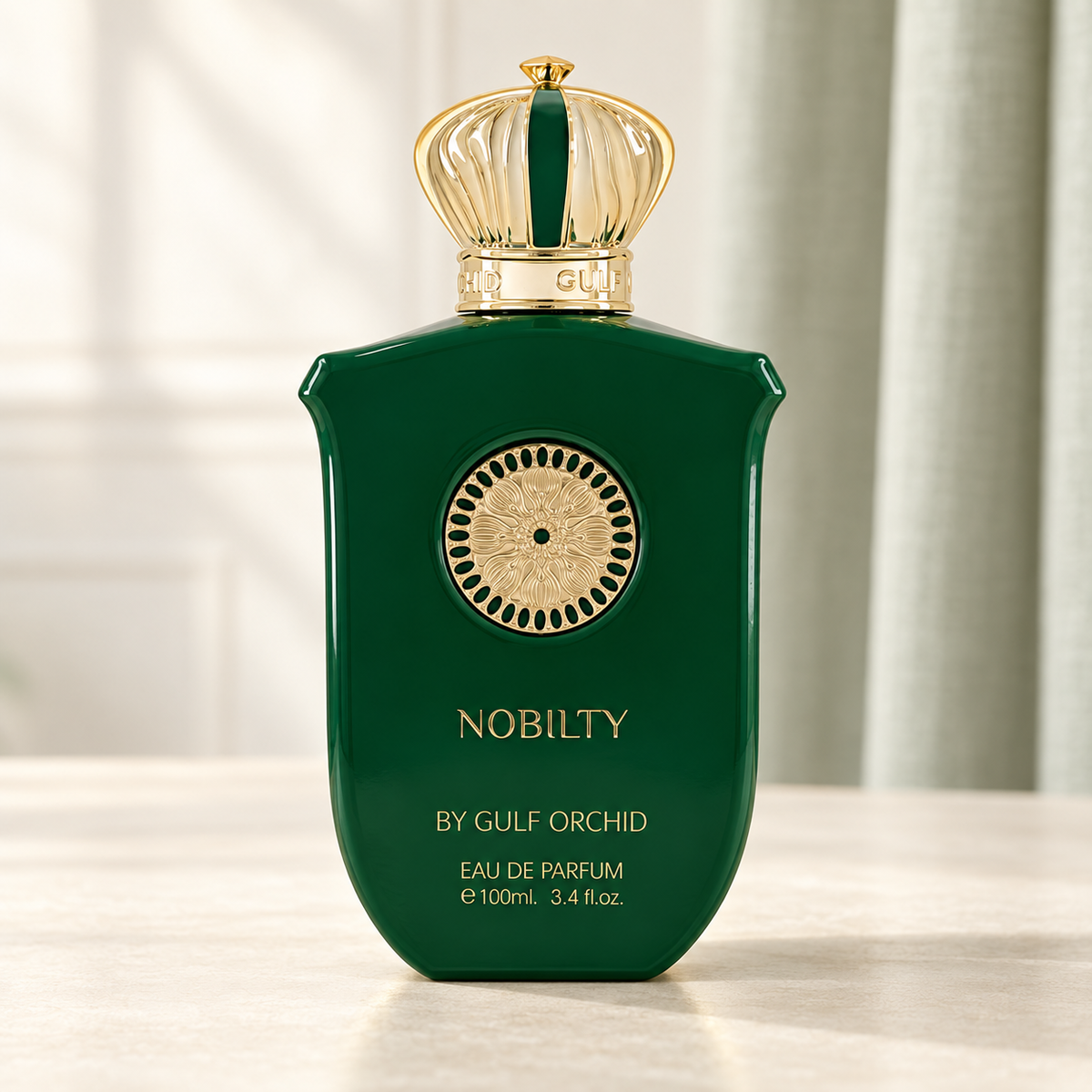 GULF ORCHID - NOBILITY, flacone frontale centrale ravvicinato con sfondo leggero