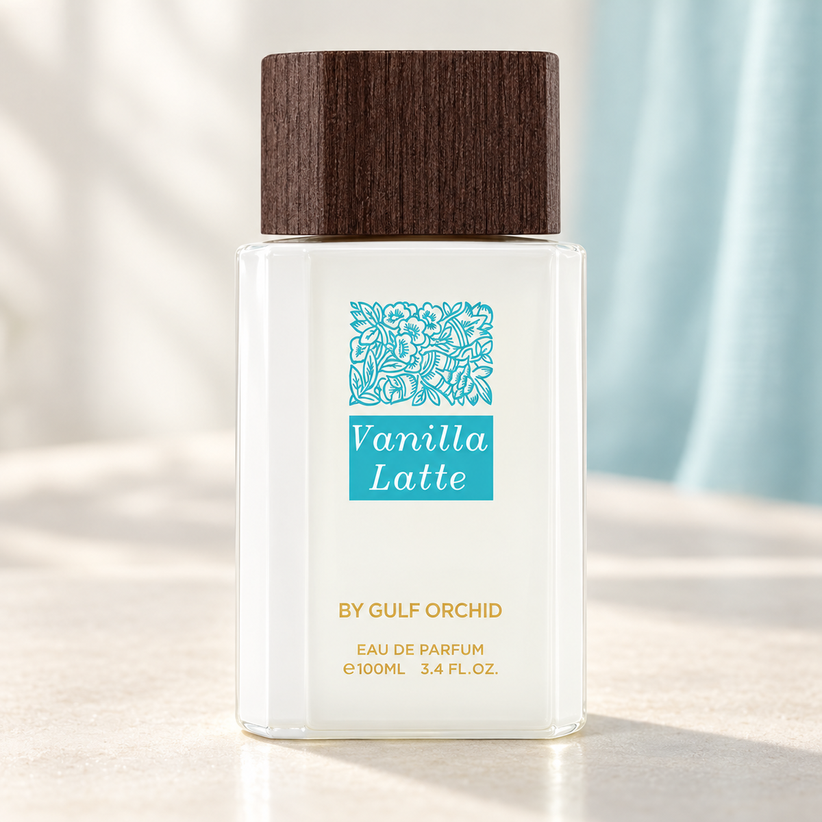 GULF ORCHID - VANILLA LATTE, flacone frontale centrale ravvicinato con sfondo leggero