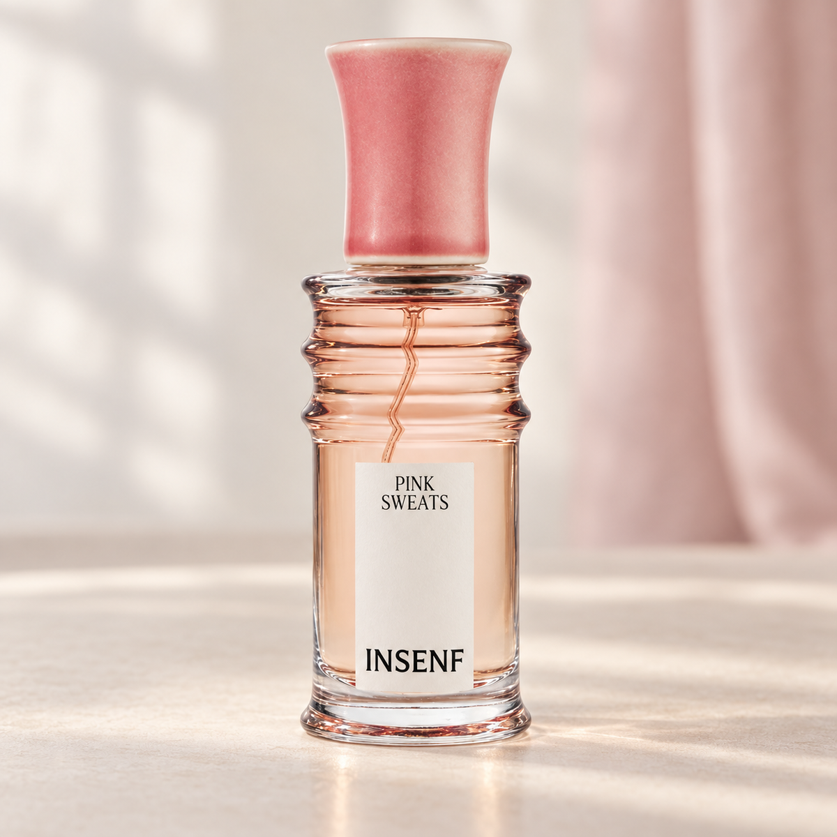 INSENF - PINK SWEATS, flacone frontale centrale ravvicinato con sfondo leggero