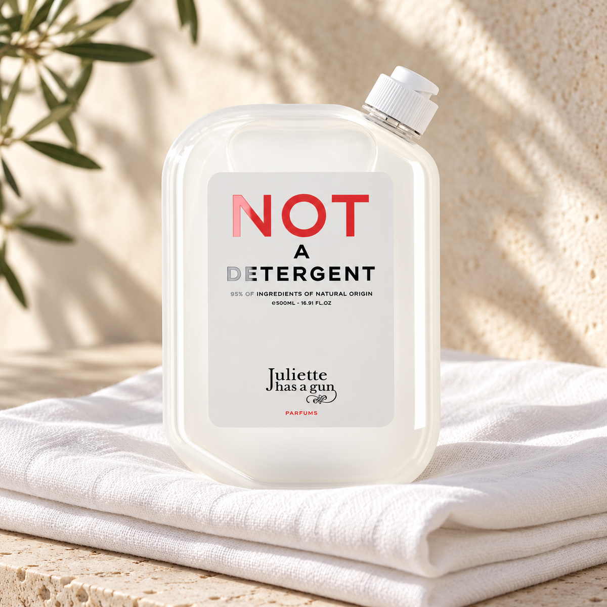 Not a Detergent di Juliette Has a Gun — ambientazione illustrativa creata con IA