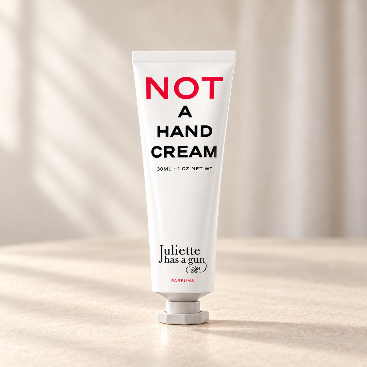 NOT A HAND CREAM di Juliette Has a Gun — prodotto su fondo beige, ambientazione creata con IA