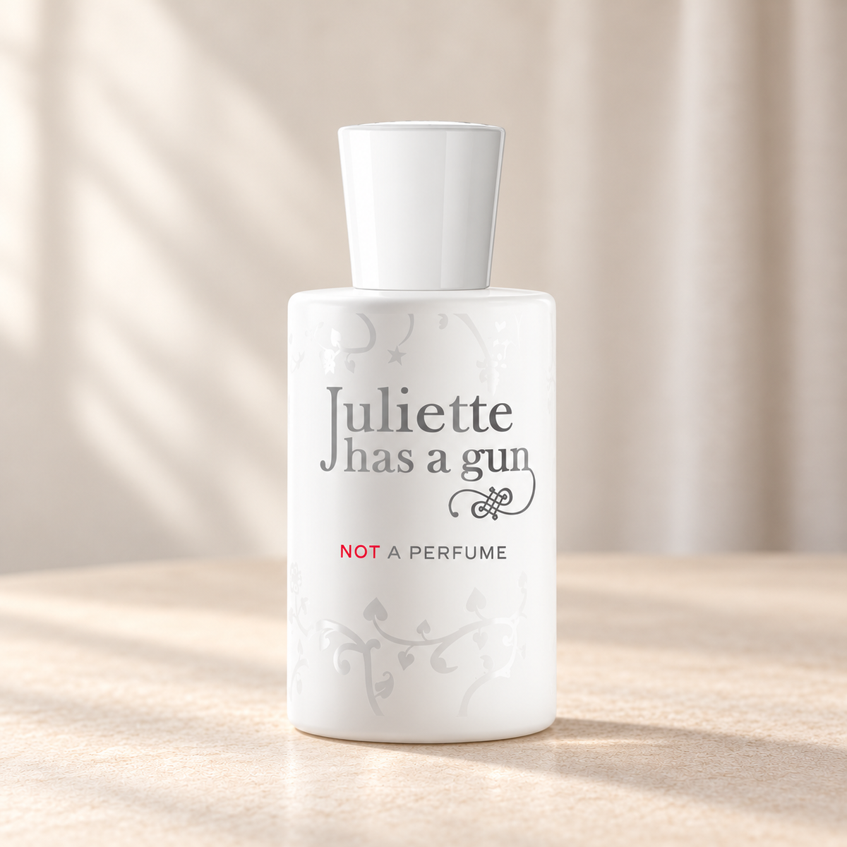 NOT A PERFUME di Juliette Has a Gun — flacone frontale su fondo beige, ambientazione creata con IA