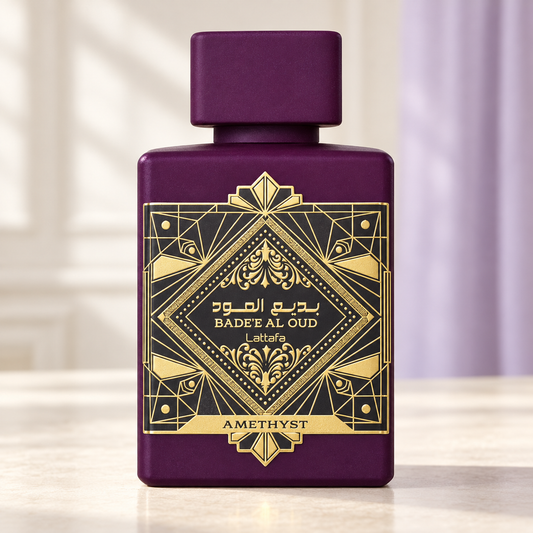 LATTAFA - BADE'E AL OUD AMETHYST, flacone frontale centrale ravvicinato con sfondo leggero