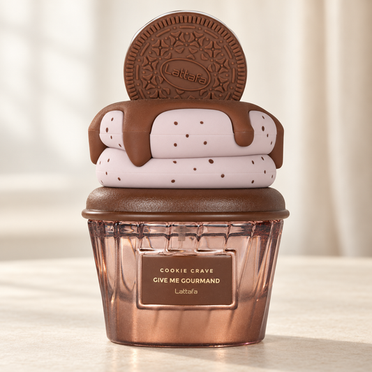 LATTAFA - COOKIE CRAVE, flacone frontale centrale ravvicinato con sfondo leggero