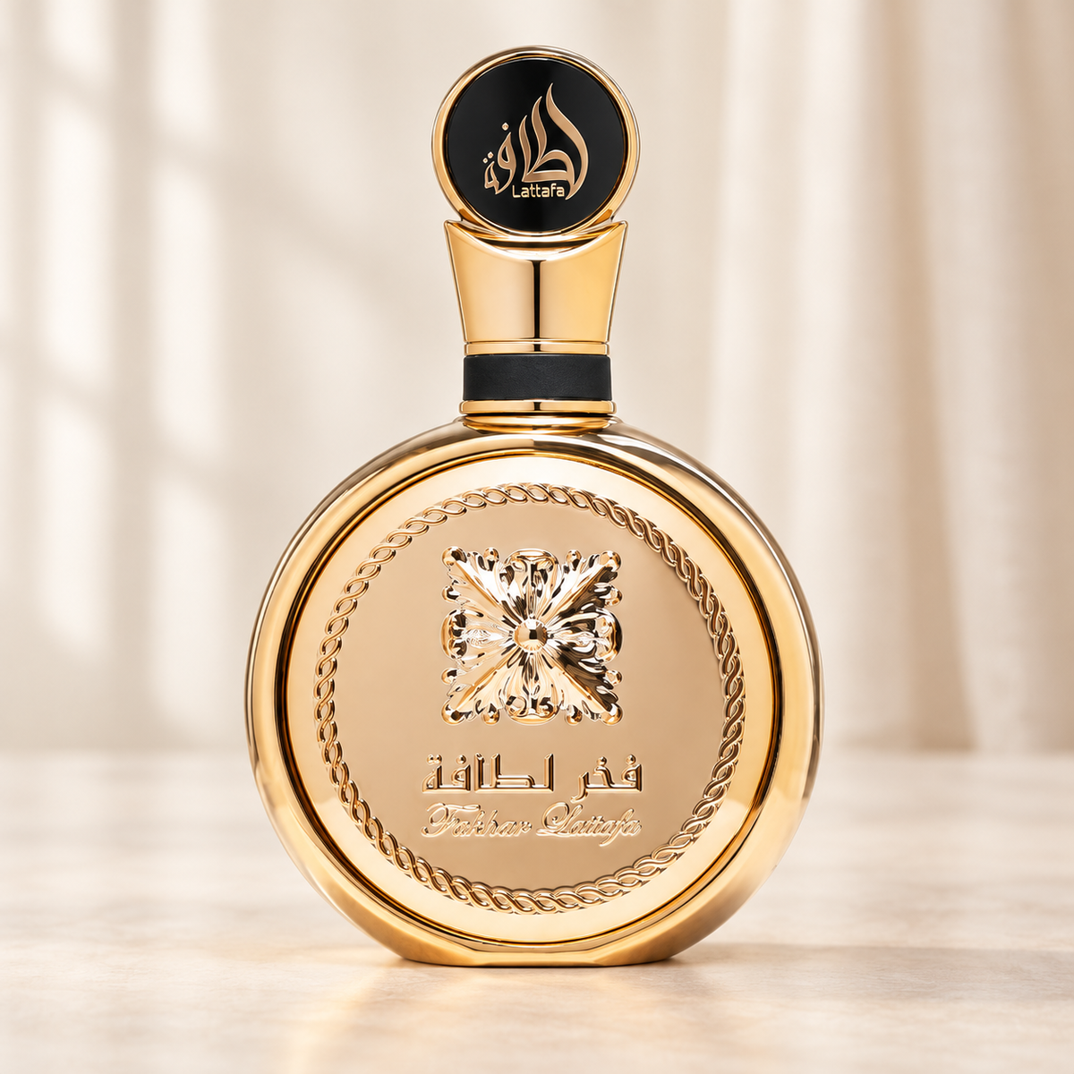 LATTAFA - FAKHAR GOLD EXTRAIT, flacone frontale centrale ravvicinato con sfondo leggero