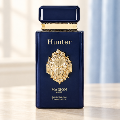 MAISON ASRAR - HUNTER, flacone frontale centrale ravvicinato con sfondo leggero