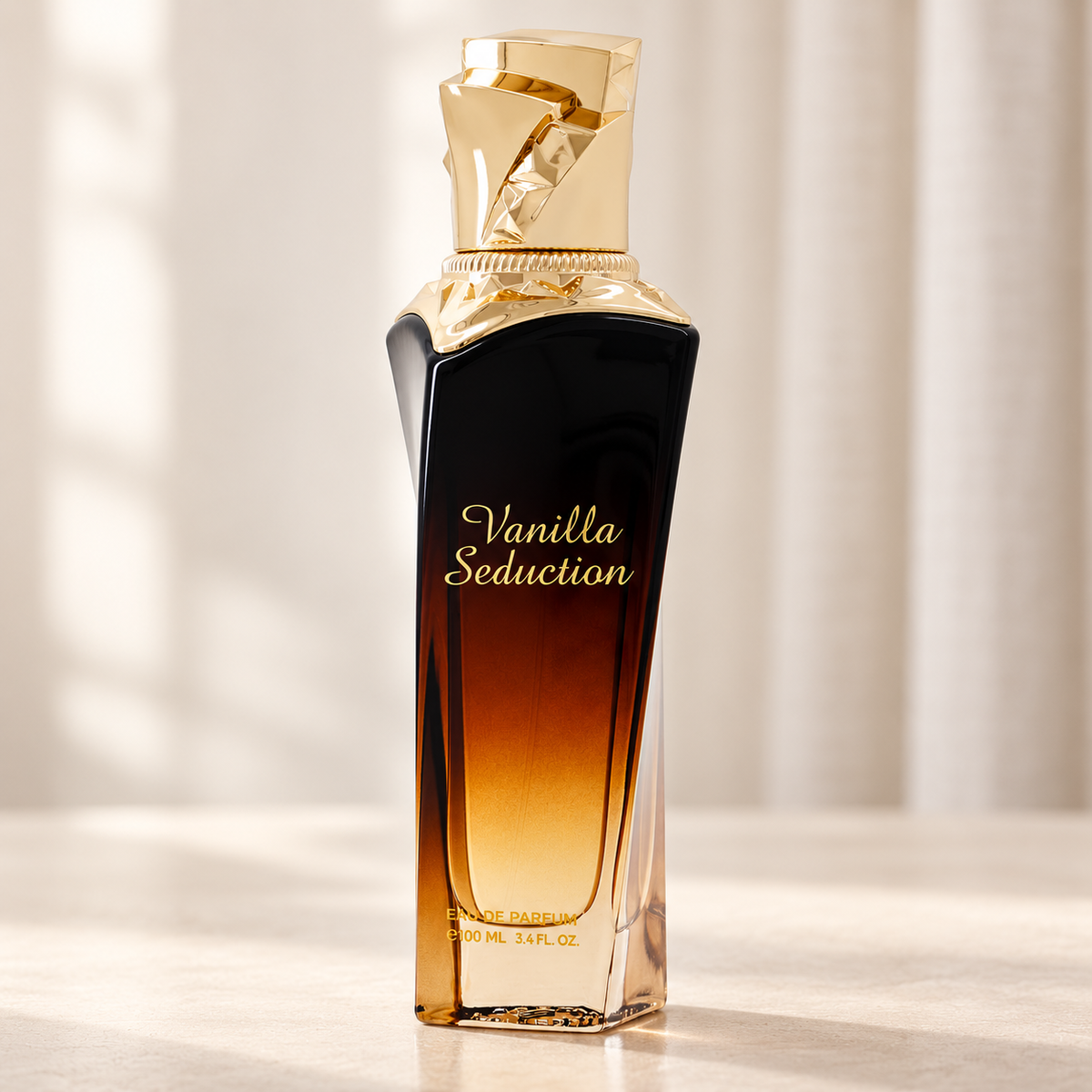 MAISON ASRAR - VANILLA SEDUCTION, flacone frontale centrale ravvicinato con sfondo leggero