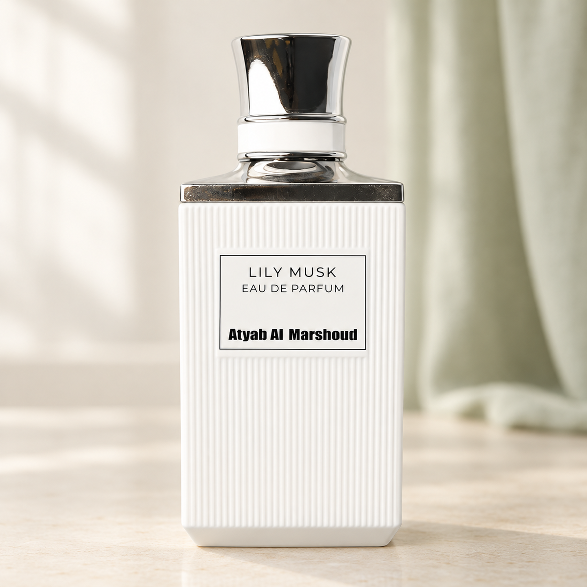 MARSHOUD - LILY MUSK, flacone frontale centrale ravvicinato con sfondo leggero