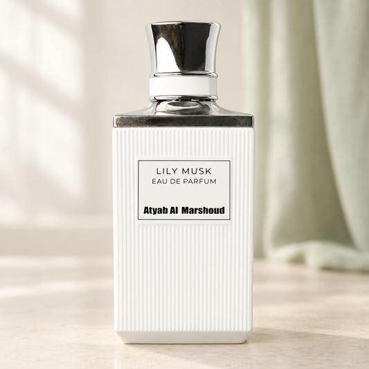 MARSHOUD - LILY MUSK, flacone frontale centrale ravvicinato con sfondo leggero