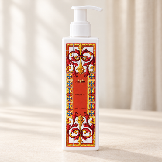 NARCISSE CORPO - CREMA CORPO ZUCCARATA, flacone frontale centrale ravvicinato con sfondo leggero