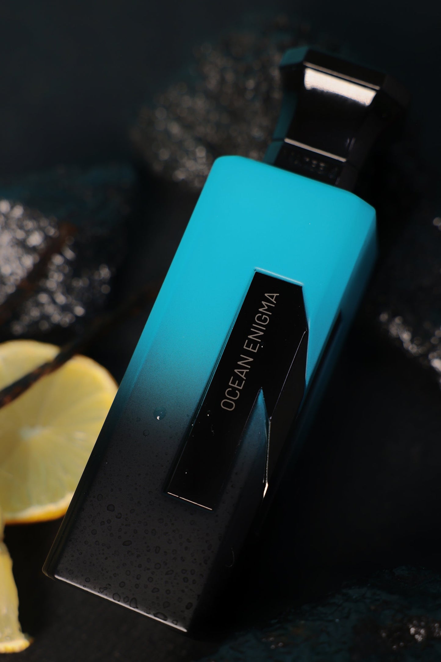 Naseem Ocean Enigma Aqua Parfum - immagine ufficiale ambientata