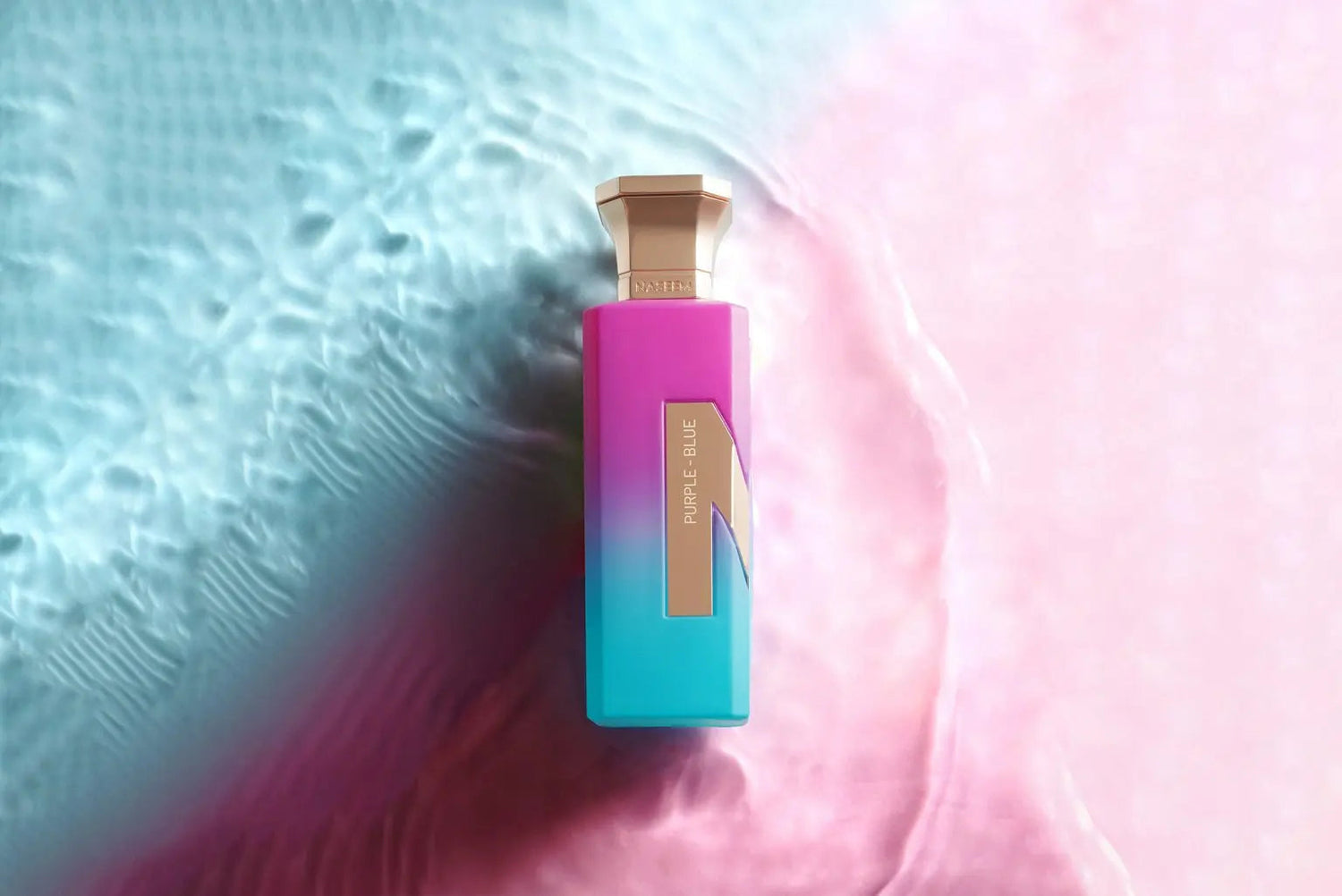Naseem Purple-Blue Aqua Parfum - immagine ufficiale ambientata