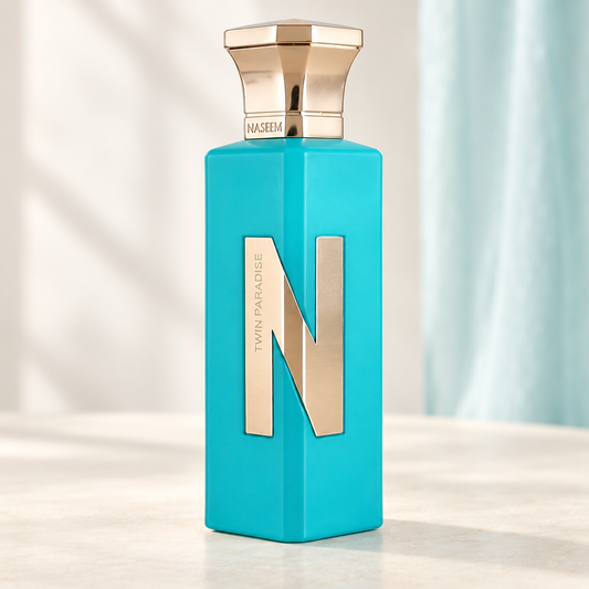 NASEEM - TWIN PARADISE, flacone frontale centrale ravvicinato con sfondo leggero