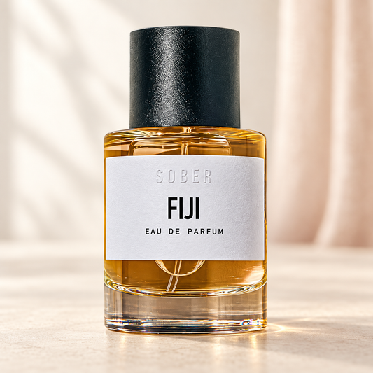 SOBER - FIJI, flacone frontale centrale ravvicinato con sfondo leggero