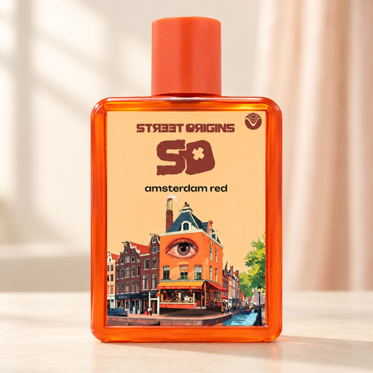 STREET ORIGINS - AMSTERDAM RED, flacone frontale centrale ravvicinato con sfondo leggero