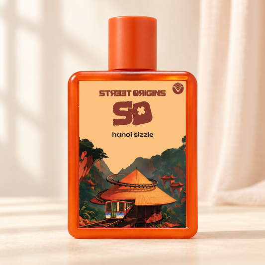 STREET ORIGINS - HANOI SIZZLE, flacone frontale centrale ravvicinato con sfondo leggero