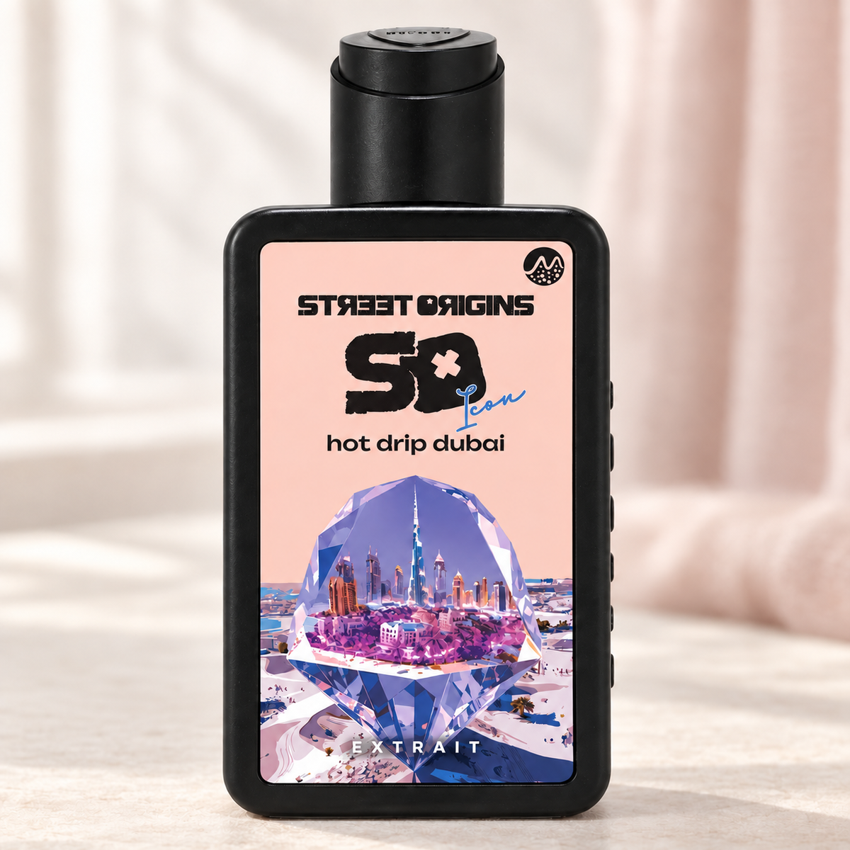 STREET ORIGINS - HOT DRIP DUBAI, flacone frontale centrale ravvicinato con sfondo leggero