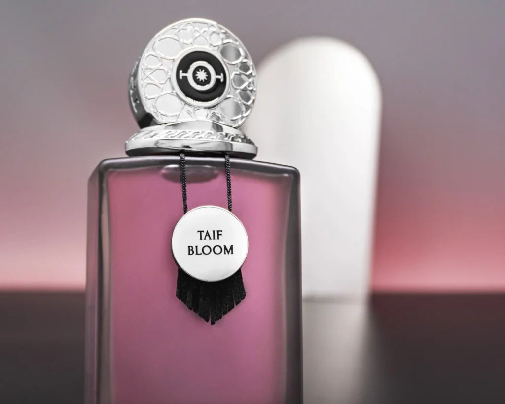 THE ORIENTALIST - TAIF BLOOM – dettaglio della placca