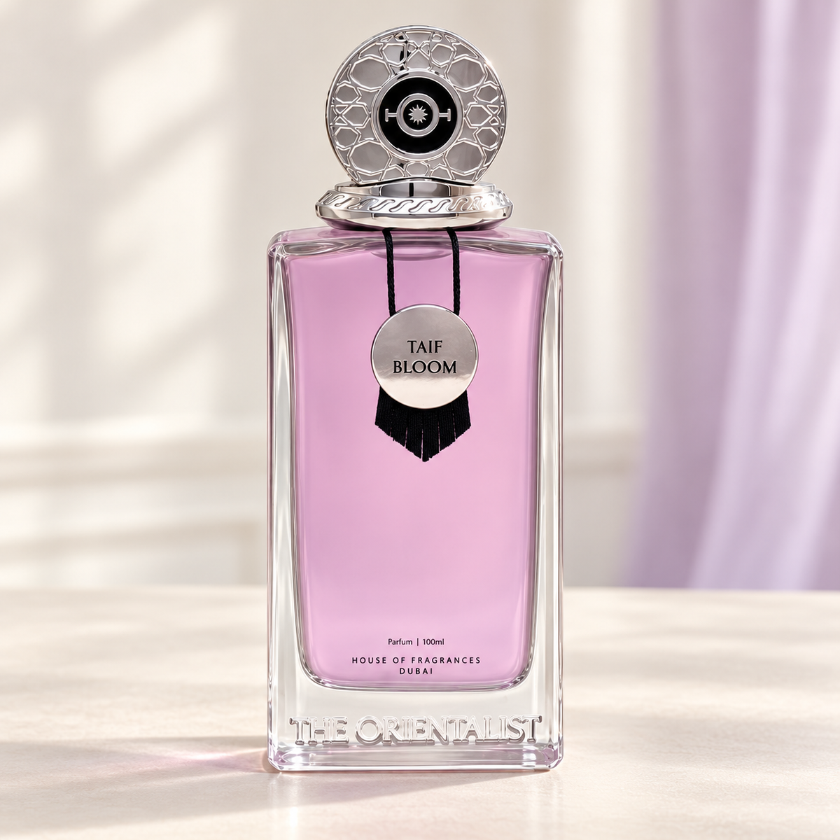 THE ORIENTALIST - TAIF BLOOM, flacone frontale centrale ravvicinato con sfondo leggero