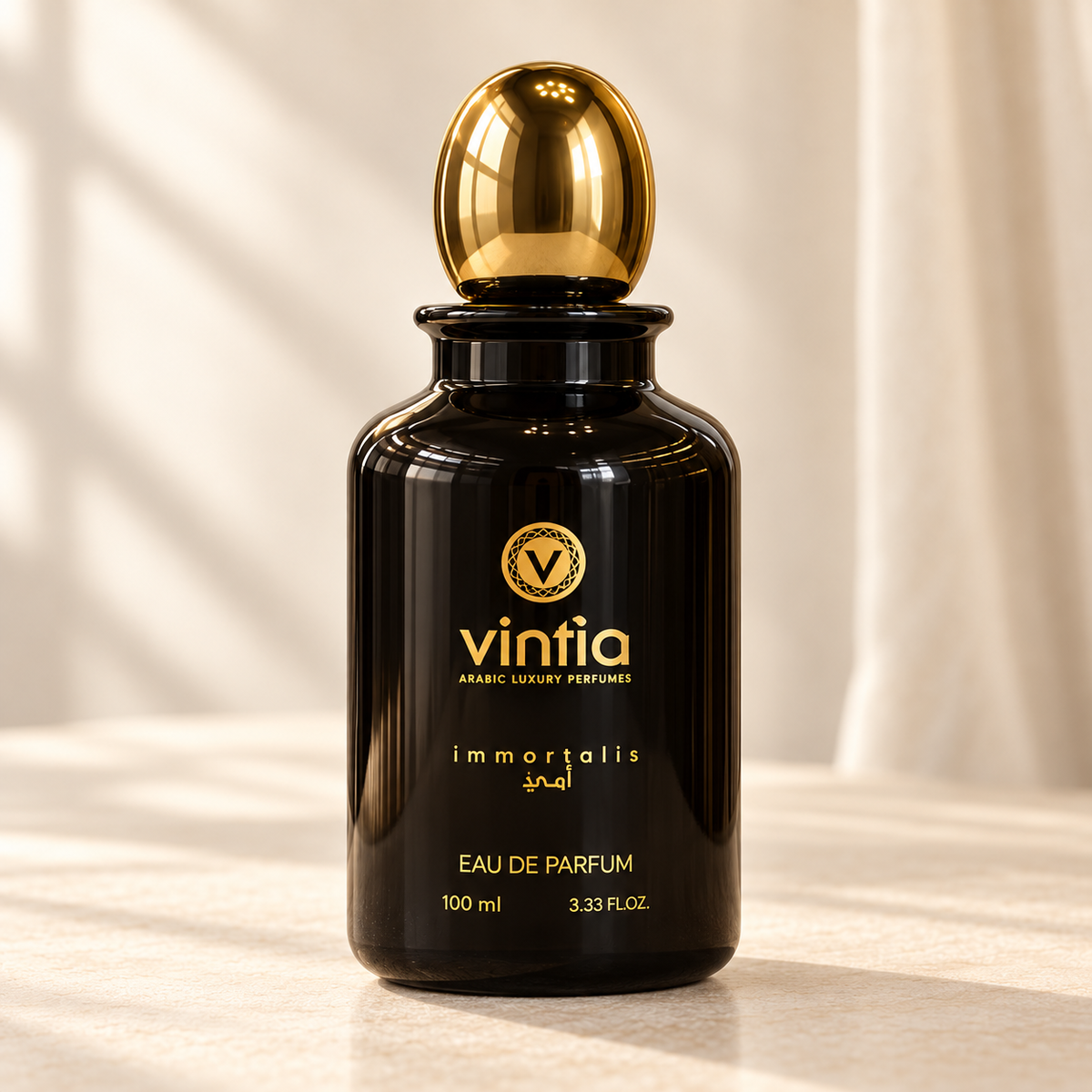 VINTIA - IMMORTALIS, flacone frontale centrale ravvicinato con sfondo leggero