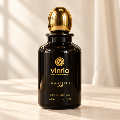 VINTIA - IMMORTALIS, flacone frontale centrale ravvicinato con sfondo leggero