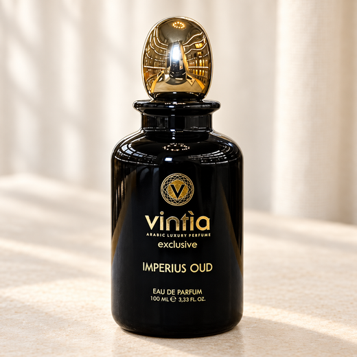 VINTIA - IMPERIUS OUD, flacone frontale centrale ravvicinato con sfondo leggero