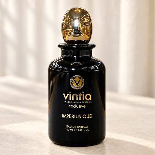 VINTIA - IMPERIUS OUD, flacone frontale centrale ravvicinato con sfondo leggero