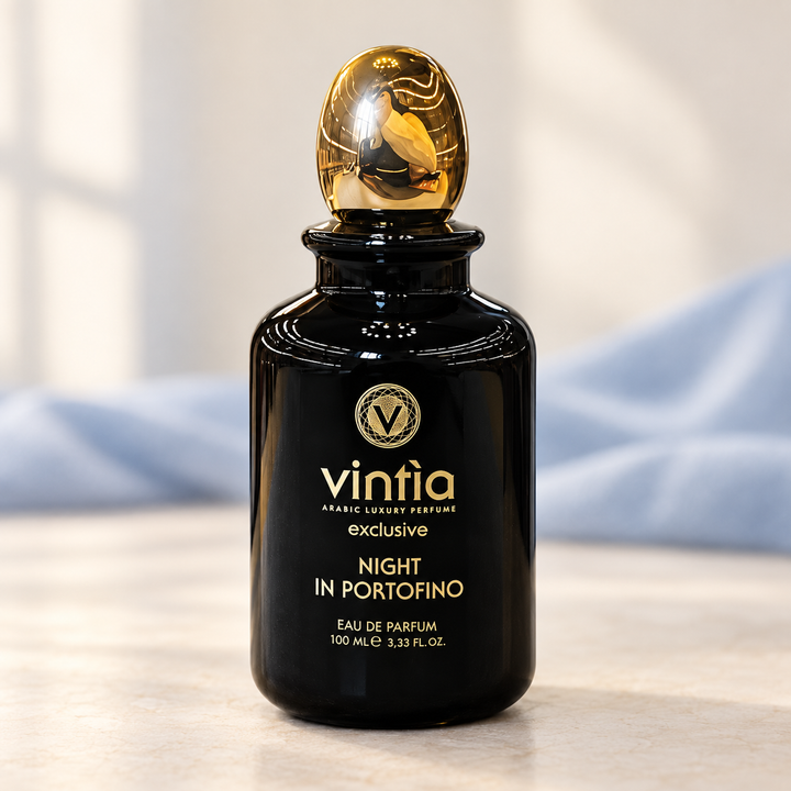 VINTIA - NIGHT IN PORTOFINO, flacone frontale centrale ravvicinato con sfondo leggero