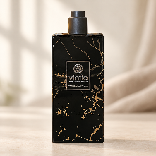 VINTIA - VANILLA FAIRY TALE, flacone frontale centrale ravvicinato con sfondo leggero